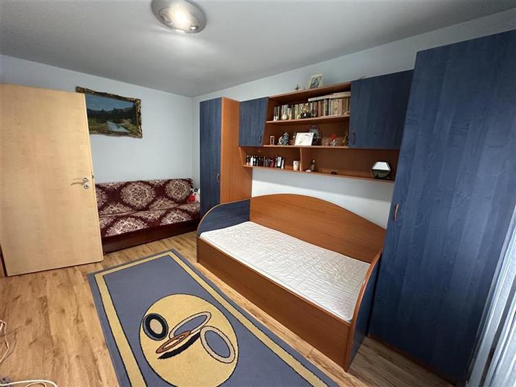 Apartament cu 2 camere semidecomandat în Buziașului