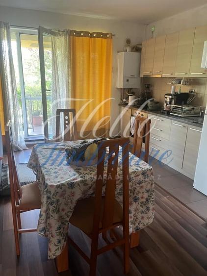 Apartament cu 3 camere decomandat în Florești
