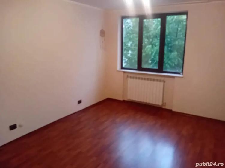 Apartament cu 2 camere decomandat în Precista