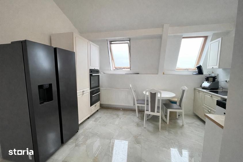 Apartament cu 4 camere decomandat în Rogerius