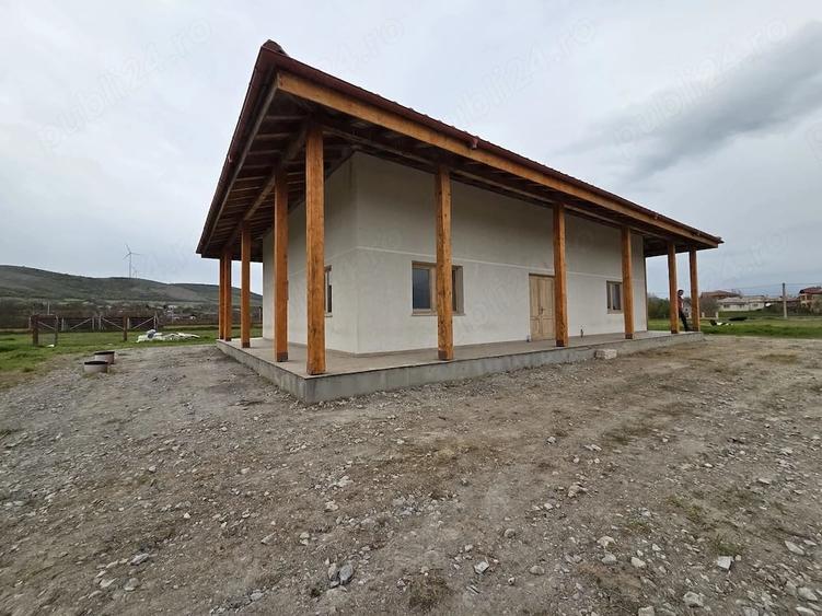 Casă cu Teren 1400 Mp în Agighiol