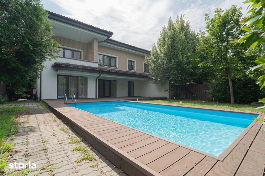 Casă cu 10 camere cu Teren 500 Mp în Central