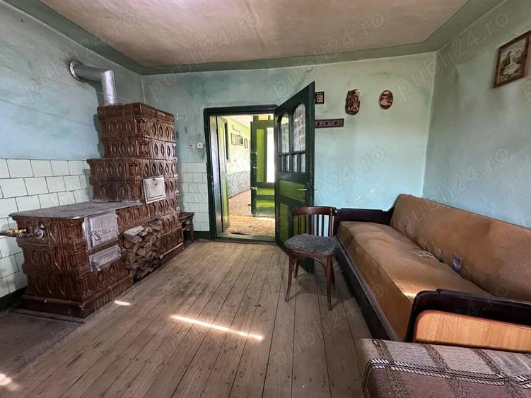 Casă cu 2 camere cu Teren 4022 Mp în Central