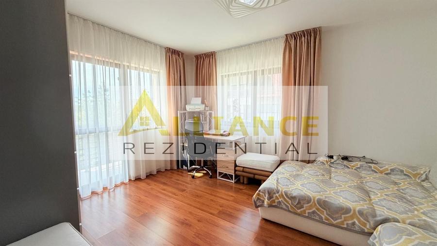 Casă individuală cu 5 camere cu Canalizare în Berceni