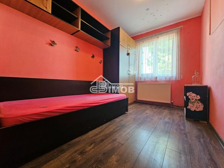 Apartament 3 camere, Micro 6 – etaj 1, centrală proprie, mobilat - 3