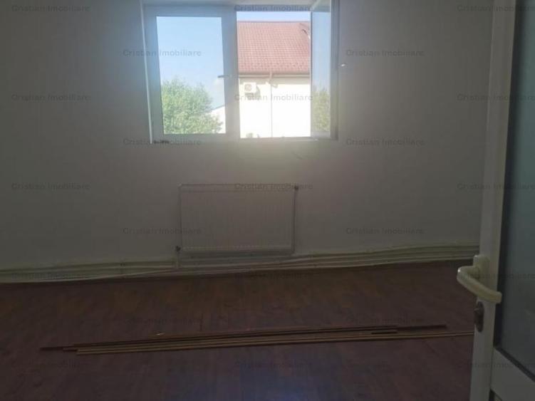 Casă cu 5 camere cu Canalizare în Central