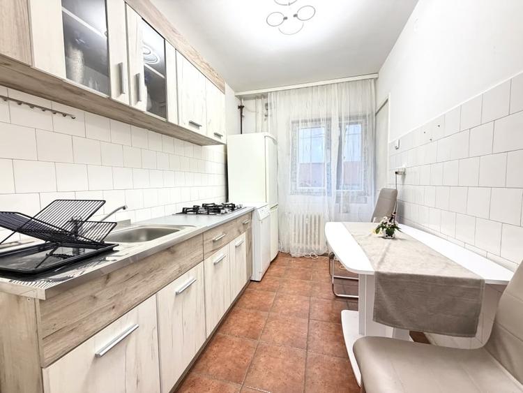 Apartament cu 2 camere semidecomandat, mobilat în Girocului