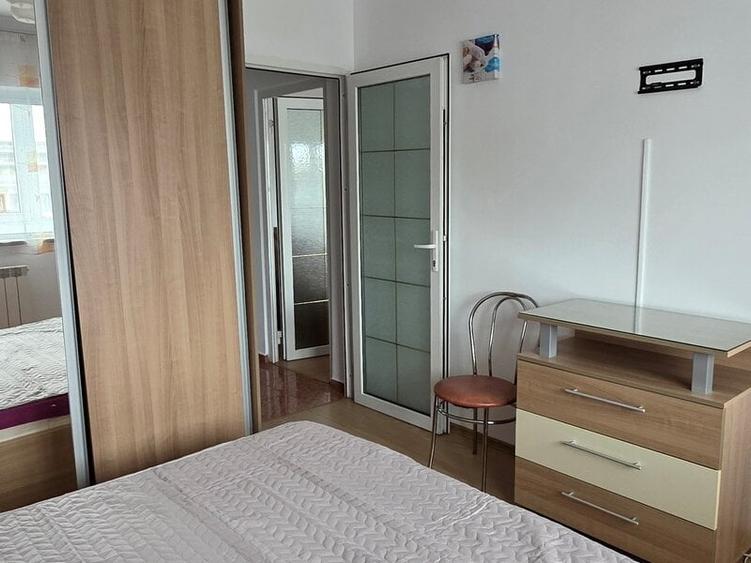 Apartament cu 3 camere semidecomandat, mobilat în Turda