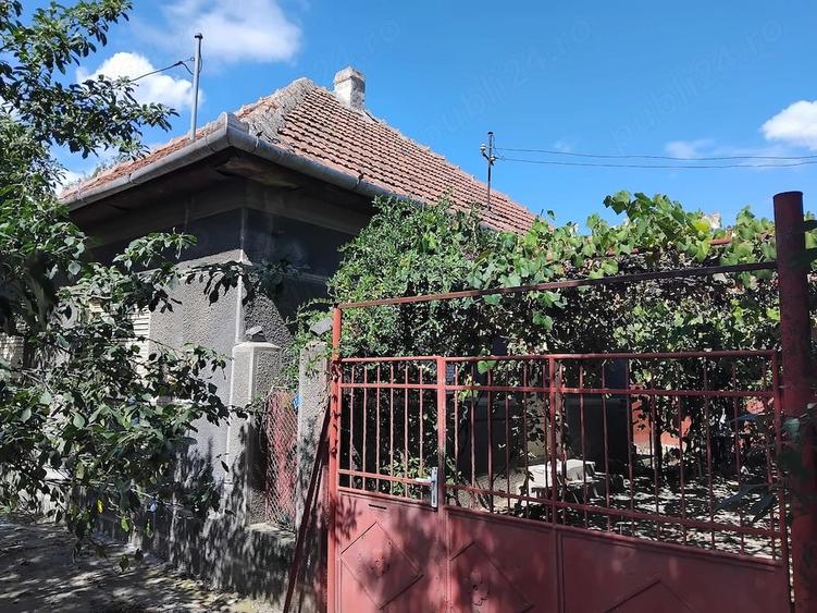 Casă cu Teren 1000 Mp în Central