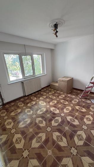 Apartament cu 4 camere decomandat în Exterior Vest