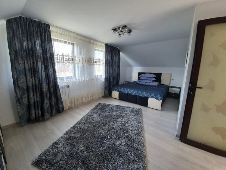 Casă individuală cu 4 camere cu Garaj în Exterior Est