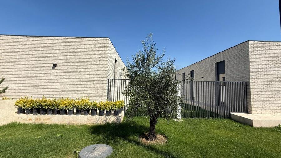 Casă individuală cu 4 camere cu Canalizare în Corbeanca