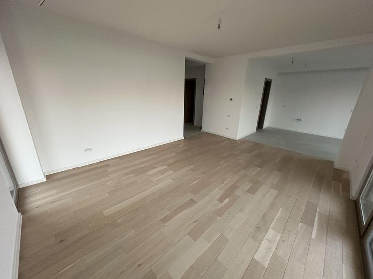 Duplex cu 4 camere cu Canalizare în Exterior Nord