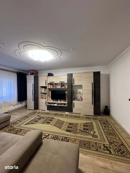 Apartament cu 3 camere decomandat în Micro 17