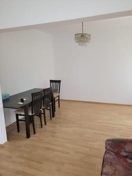 Apartament cu 3 camere decomandat în Aviației