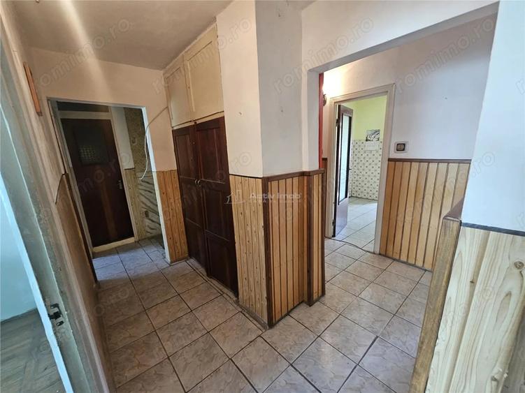 Apartament cu 4 camere decomandat, mobilat în Micro IV