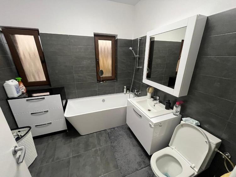 Duplex cu 4 camere cu Canalizare în Moșnița Veche