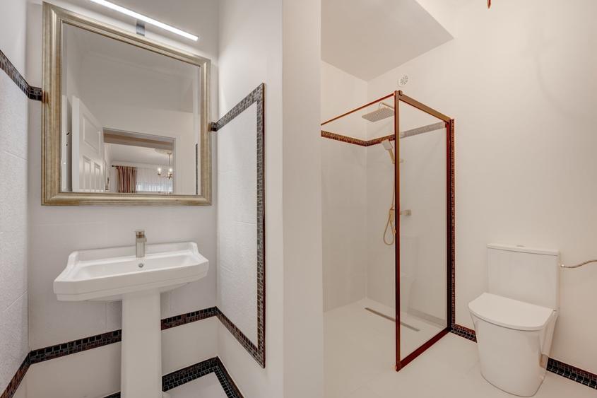 Apartament cu 4 camere semidecomandat, mobilat în Cotroceni