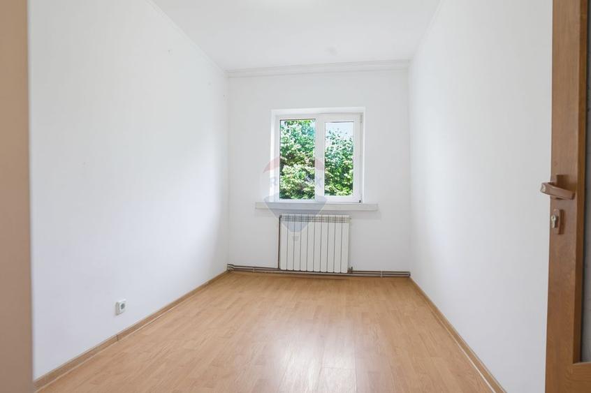 Apartament cu 3 camere decomandat în Spital