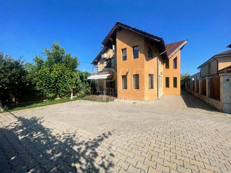Casă individuală cu 6 camere cu Canalizare în Florești