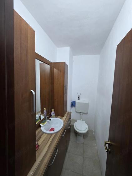 Apartament cu 3 camere decomandat în Girocului