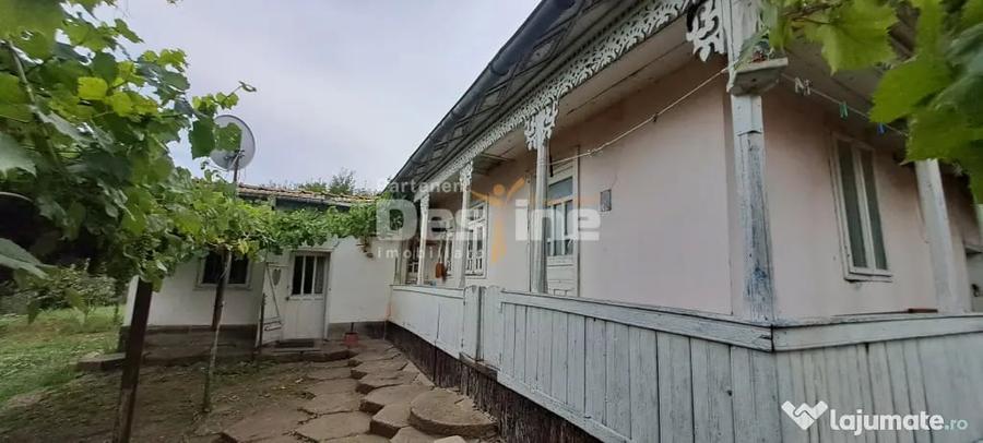 Casă cu 3 camere cu Teren 1715 Mp în Cornești