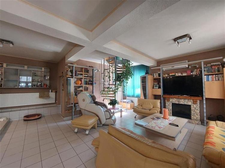 Casă individuală cu 7 camere cu Piscina în Sânnicolau Mic