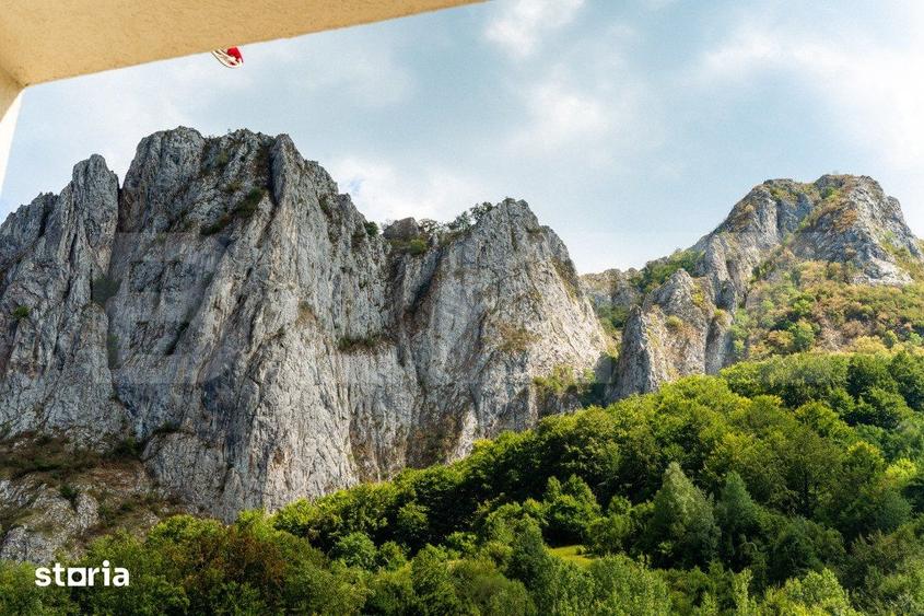 Casă cu 6 camere cu Teren 551 Mp în Stremț