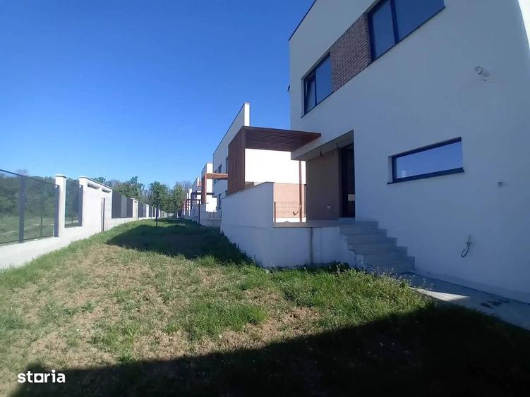 Casă cu 4 camere în Mogoșoaia