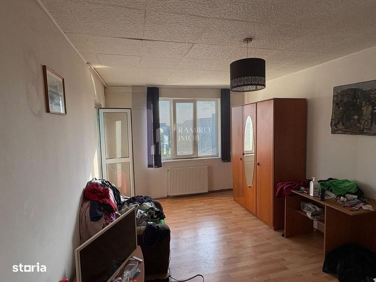 Apartament cu 3 camere decomandat în Apărătorii Patriei