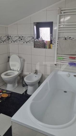 Casă individuală cu 4 camere cu Canalizare în Vetiș