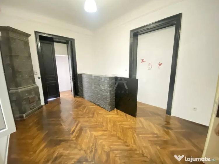 Apartament cu 3 camere semidecomandat în Regina Elisabeta
