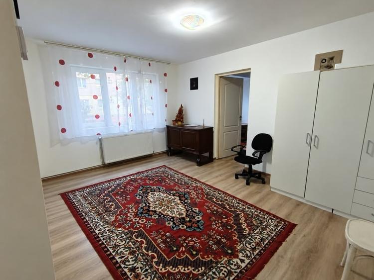 Apartament cu 2 camere semidecomandat, mobilat în Hotvon