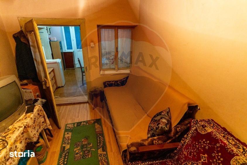 Casă cu 4 camere cu Teren 7139 Mp în Central