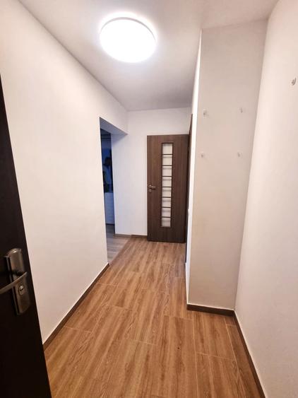 Apartament cu 3 camere decomandat în Lacul Tei