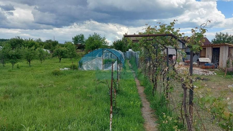 Casă cu 8 camere cu Canalizare în Drăguțești