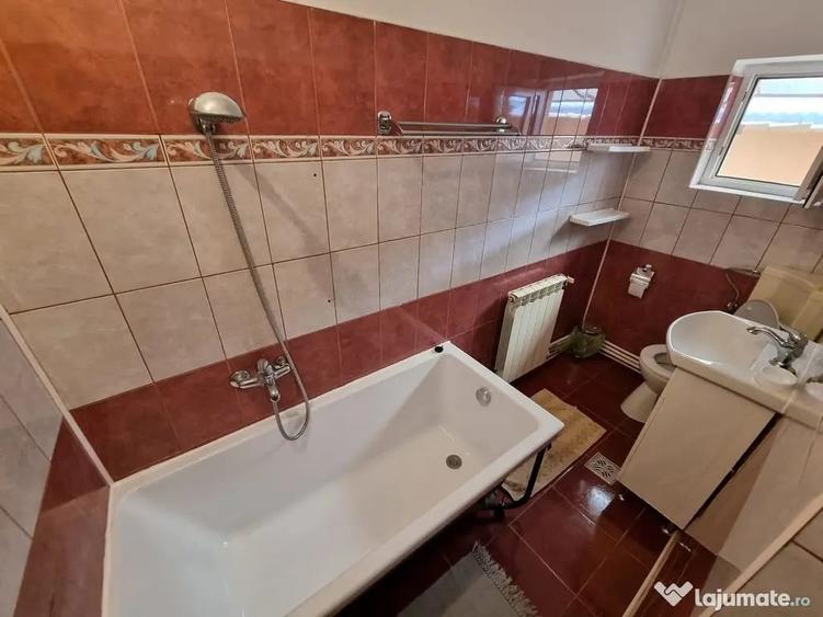 Casă cu 4 camere cu Teren 185 Mp în Dacia