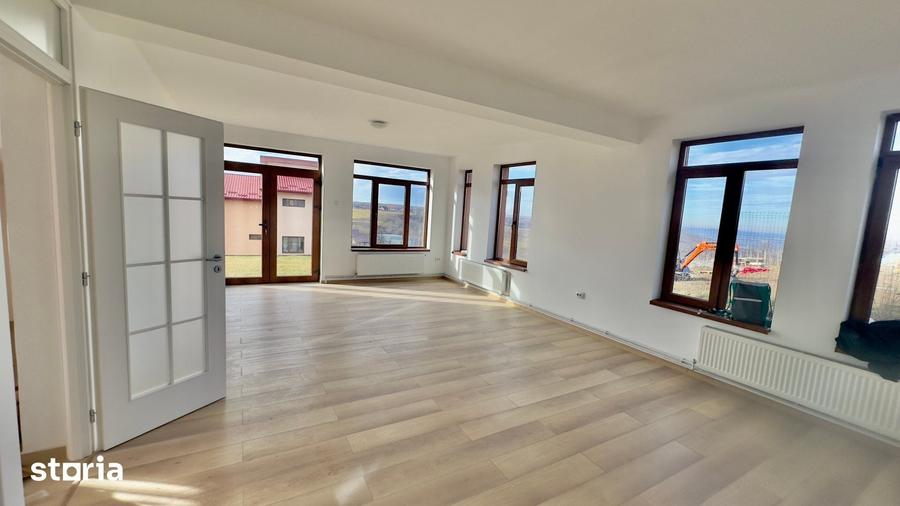 Casă cu 5 camere cu Teren 760 Mp în Miroslava