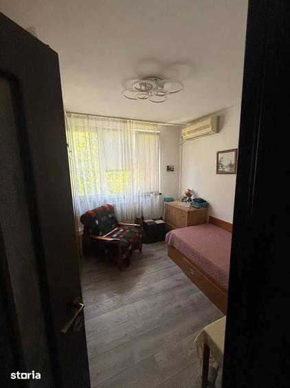 Apartament cu 4 camere în Berceni