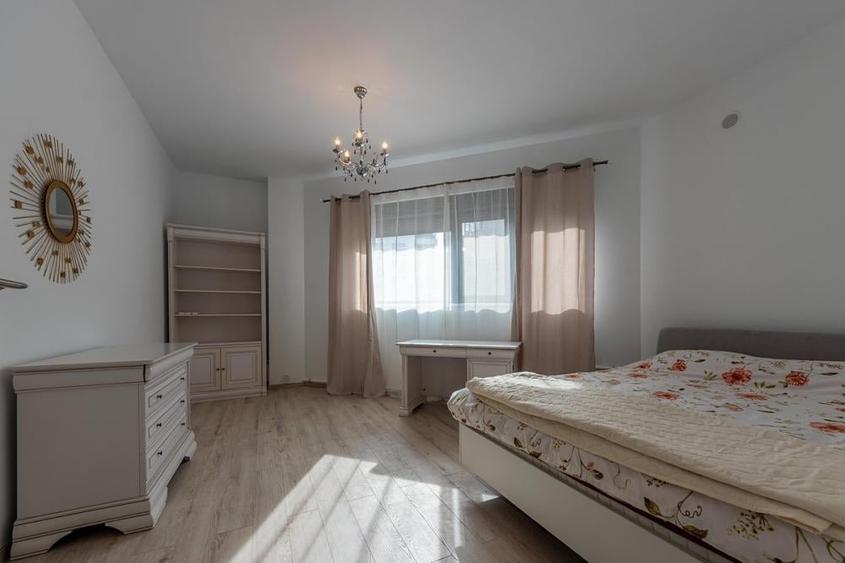 Apartament cu 5 camere în Banu Manta