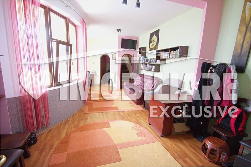 Casă individuală cu 8 camere cu Teren 1174 Mp în Șagului