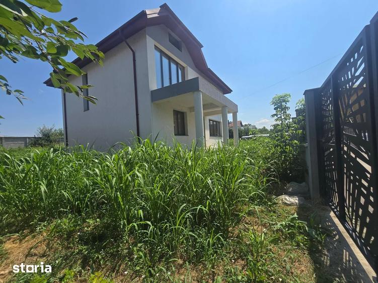 Casă cu 5 camere cu Teren 383 Mp în Dobroești