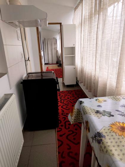 Apartament cu 3 camere semidecomandat în Viziru 2