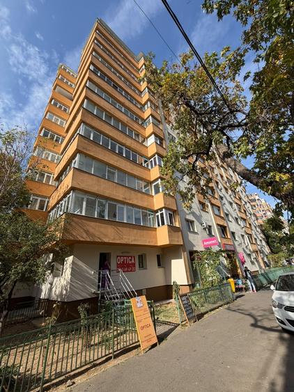 Apartament cu 3 camere decomandat în Rahova