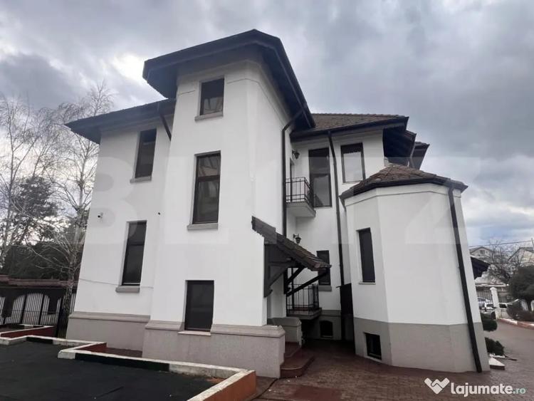 Casă cu 5 camere cu Teren 1300 Mp în Central
