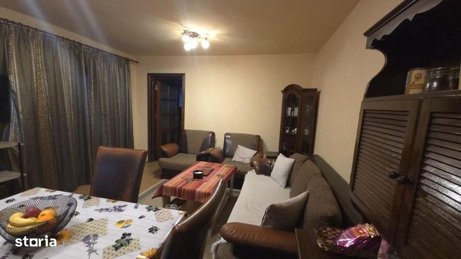 Casă cu 3 camere decomandat cu Teren 100 Mp în Brătianu