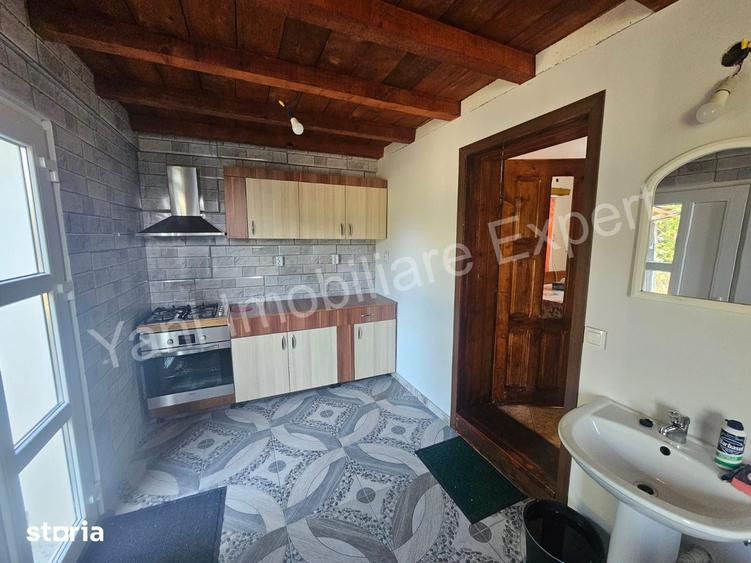 Casă cu 6 camere cu Teren 1289 Mp în Țițești