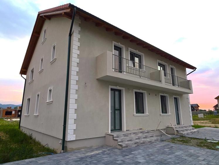 Casă cu 4 camere în Central