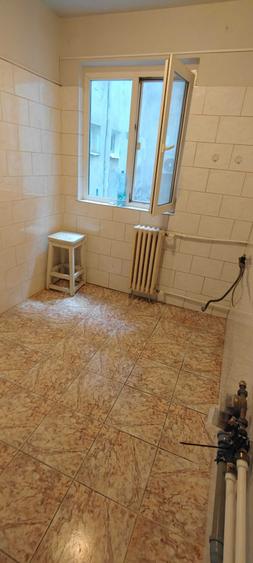 Apartament cu 3 camere decomandat în Tineretului