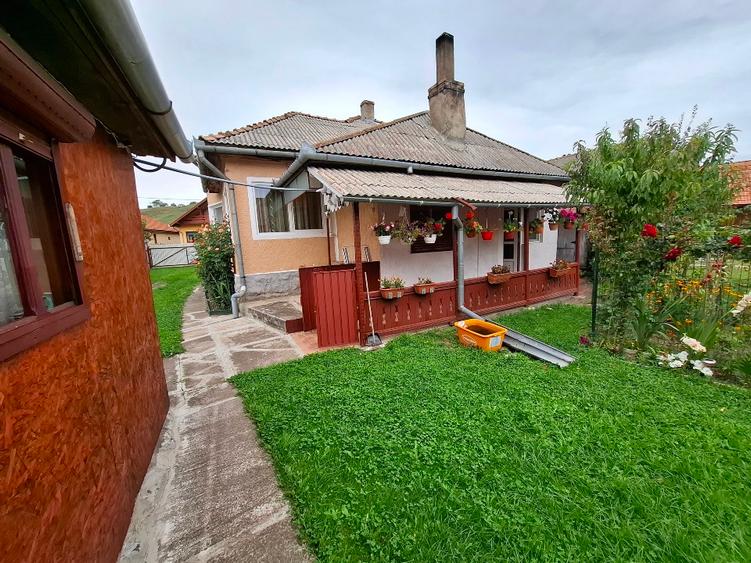 Casă individuală cu 4 camere cu Teren 676 Mp în Subcetate